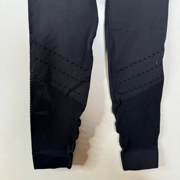 Shefit Black Crossover Waist Seamless Compression Leggings Size Small - Picture 5 of 8